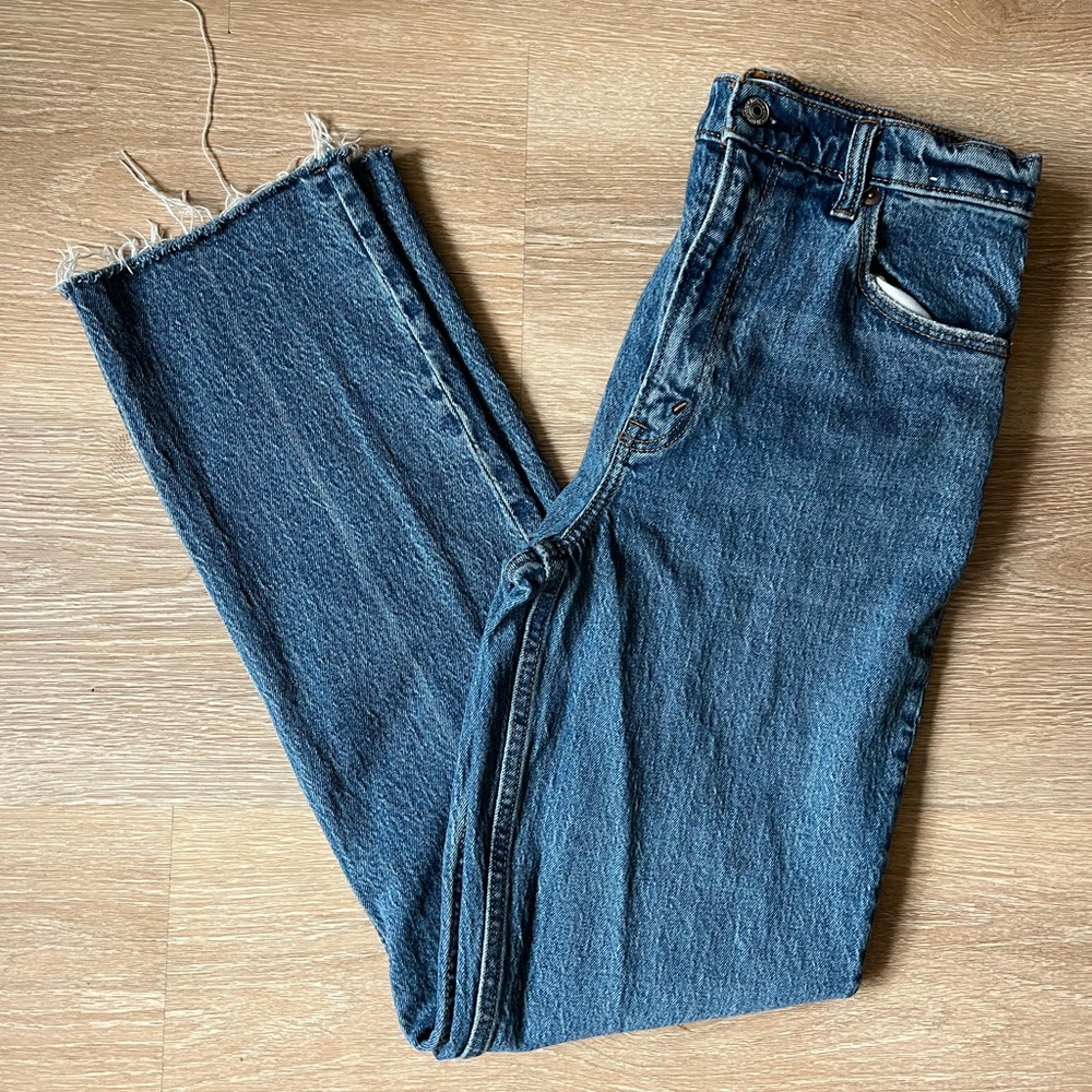 Abercrombie And Fitch 90s Straight Leg Ultra High Rise Jeans Medium Raw Hem 27